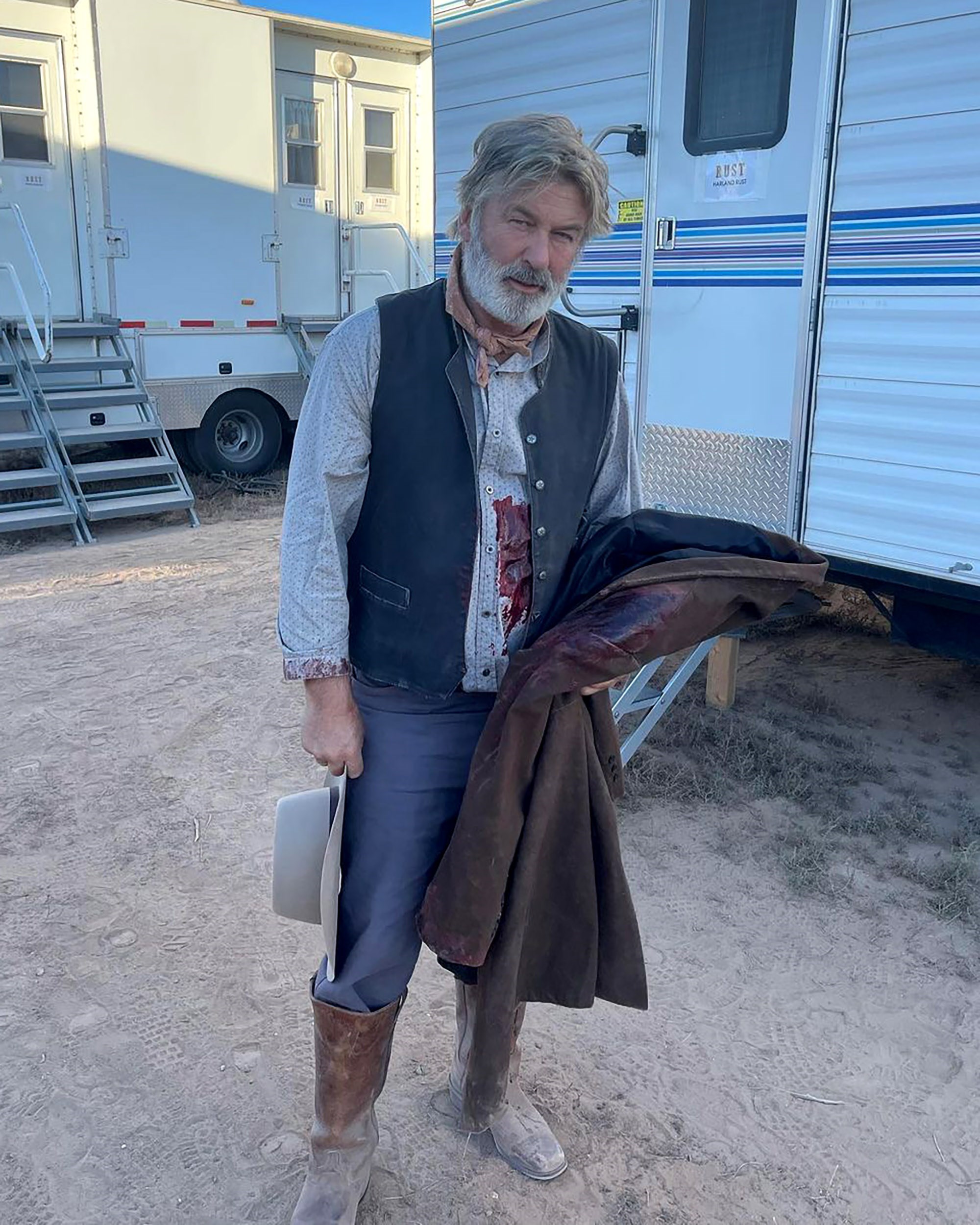 محاكمة المسؤولة عن الأسلحة في موقع تصوير فيلم راست تنطلق اليوم